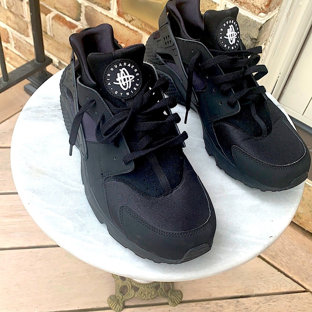 All Black Air Huarache, barely used, size 12 1/2